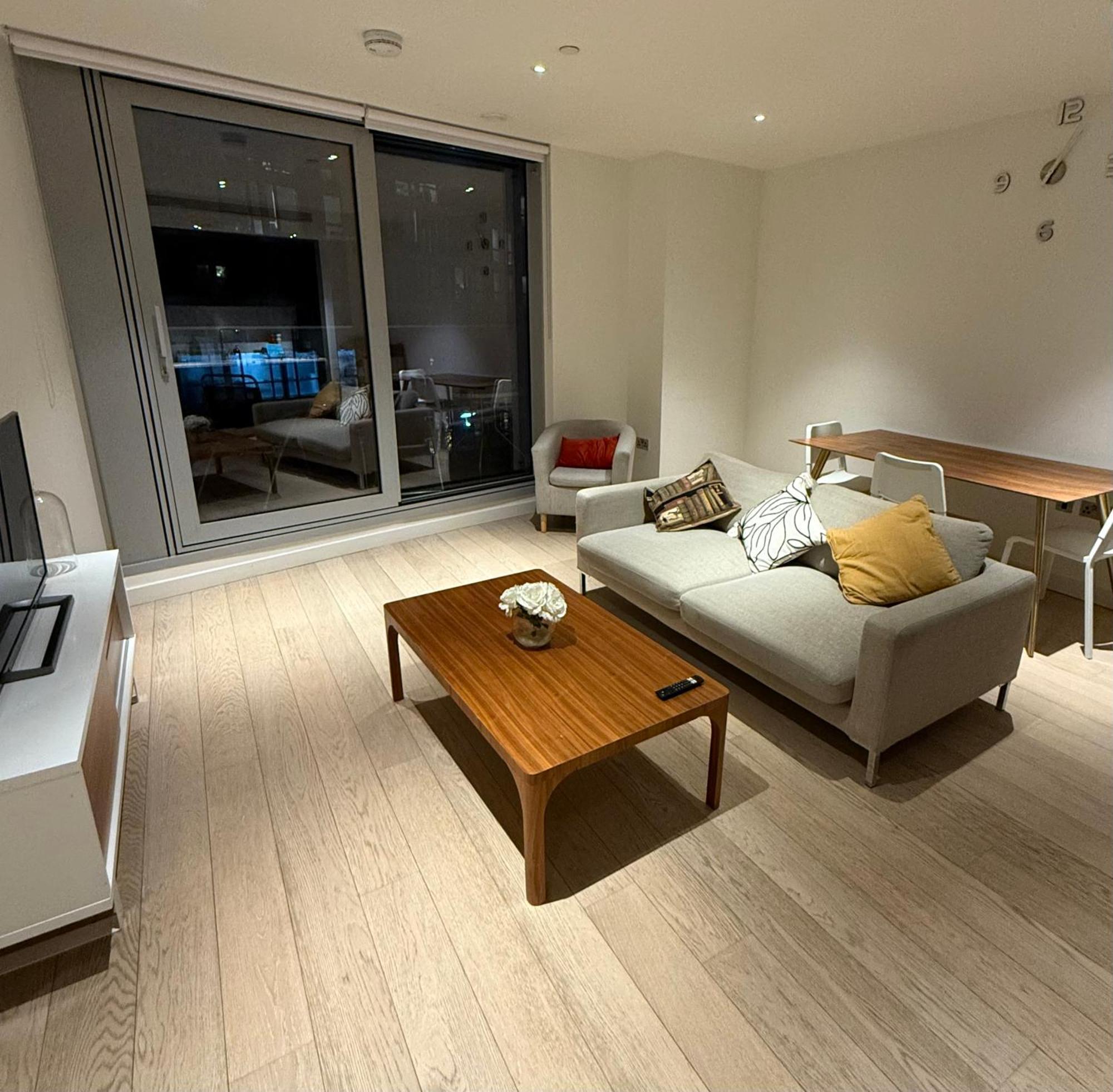 Luxury Modern 2 Bed Flat With Balcony And City View - Canary Wharf City Center Лондон Экстерьер фото